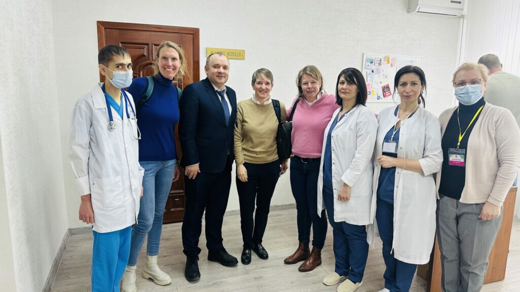 Parteneriat internațional pentru îngrijirea copiilor cu cancer: Vizita echipei Princess Máxima Center din Olanda