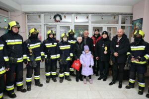 Caravana Salvatorilor și Pompierilor – ediția 2025 a adus spiritul sărbătorilor la Institutul Oncologic